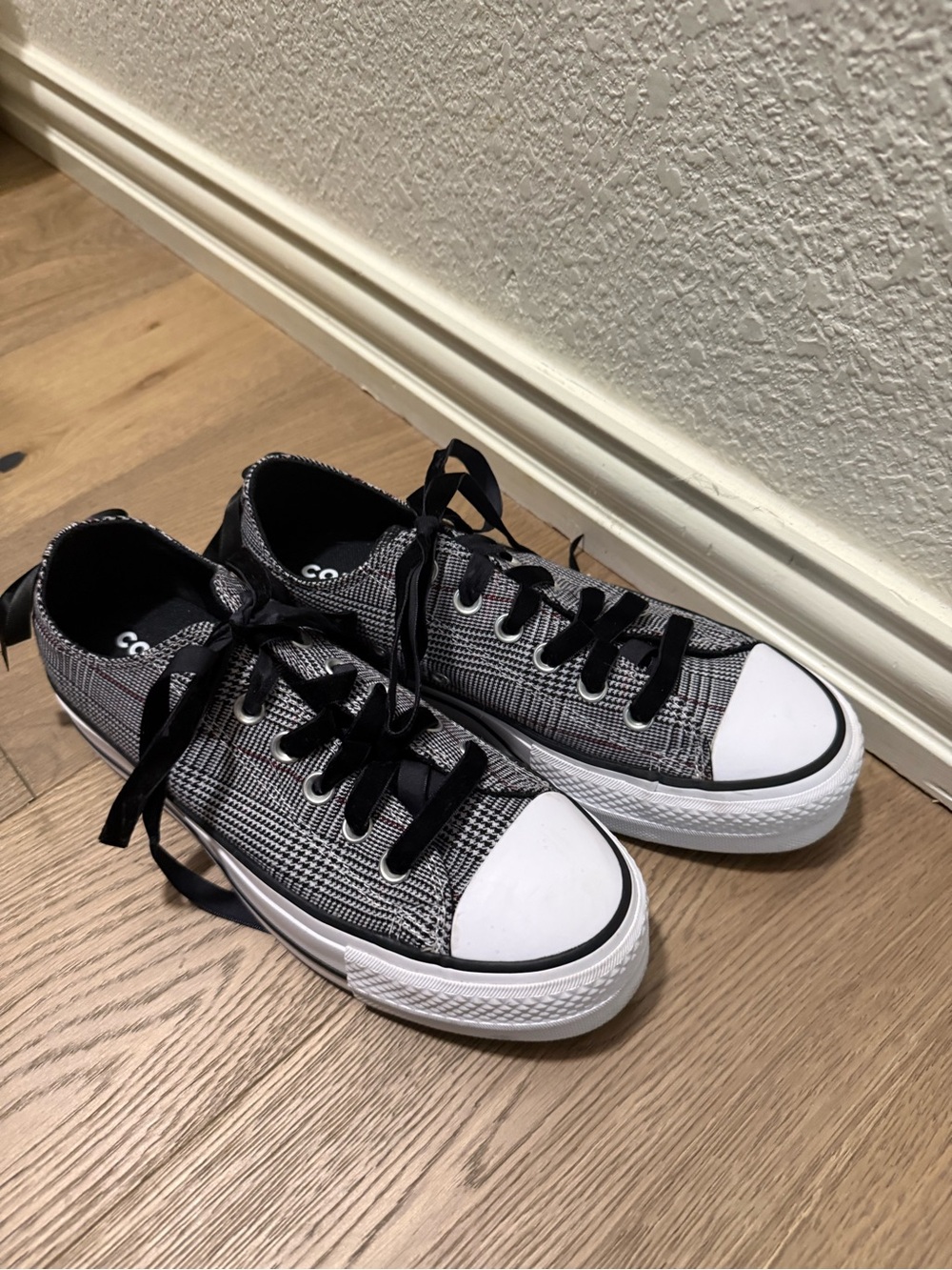 Converse Low-Top Sneakers in Black and White Plaid